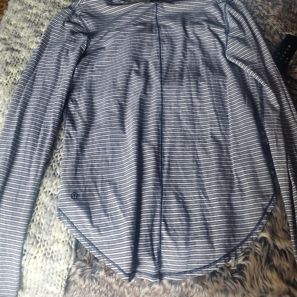 Lululemon Yogini 5 Year Long Sleeve Tee - Picture 2 of 3